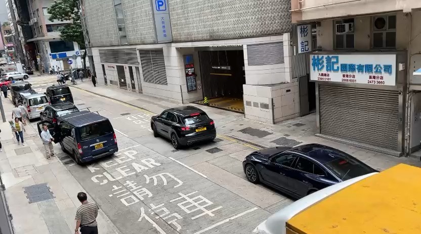 灣仔地鐡出口, 至方便樓上舖最合用