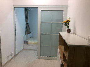 有基本傢私電器，樓下有大閘，電梯，歡迎約睇