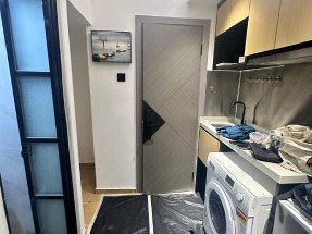 開間，格局舒適好用，獨立衛浴，有部分傢私電器，黃金市區，歡迎約睇