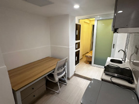 一房一廳有平台，包洗衣機雪櫃wifi，有24小時CCTV，管理員，電梯