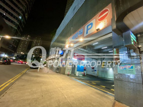 大貨車為可泊兩車, 葵芳葵涌廣場, 港鐵旁邊，