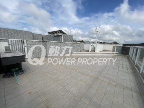 發展商為新世界。入伙日期由09/2016開始。傲瀧共有27座,提供680個單位