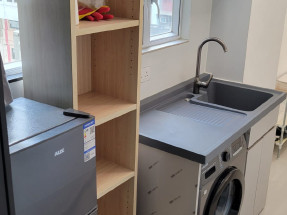 有齊全傢私電器,包wifi,有家電,開放式,歡迎約睇