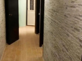 租：$7800 實用-- 建築280呎 間隔：開放式/1廁 