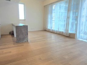 Luxury building, quiet location