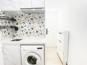 開間,有部分傢私電器,獨立衛浴,裝修舒適,有窗,歡迎約睇