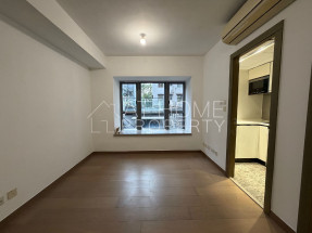 Quiet location, low age building