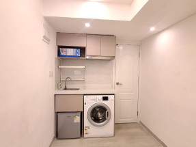 一房一廳，有基本傢私電器，拎包入住，有窗，旺市區內，歡迎約睇