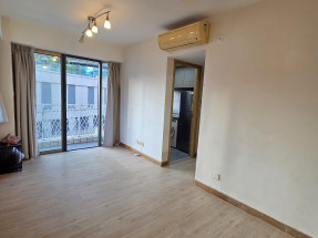 2房靚裝修位置極方便，有傢俬四正實用有露台