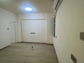 荀價靚裝兩房 近地鐵站有匙