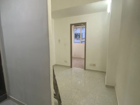  唐樓，一房一廳，房間有窗，獨立衛浴，有大閘，歡迎約睇