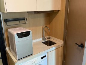 開放式間隔，有基本傢私電器，裝修非常舒適，靠近地鐵站，黃金地段，旺市區內歡迎約睇