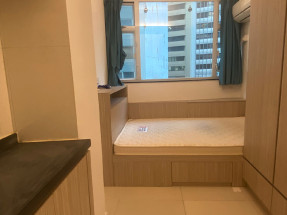 開放式空間，有大閘，有電梯，有街窗，基本家私電器，拎包入住，歡迎約睇