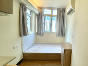 唐樓，行3層樓梯，有基本傢電及wifi，有窗和獨立衛浴，歡迎約睇