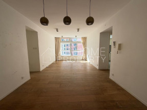 Practical layout, abundant sunlight, convenient location