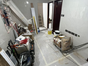 全新靚裝三房一廁 中層有匙