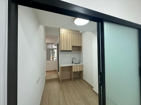 一房一廳間隔，有露台，裝修靚，有獨立衛浴，黃金地段，歡迎約睇