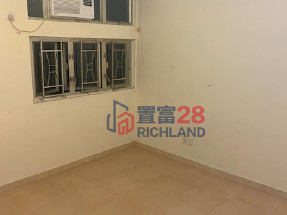 鄰近商場 出入方便