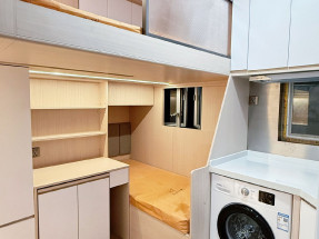 開放式，格局舒適好用，有兩張床，獨立衛浴，有部分傢私電器，歡迎約睇