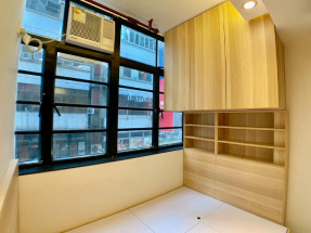 一房一廳，有基本傢私電器，包wifi，有窗和獨立衛浴，裝修雅緻，黃金地段，歡迎約睇