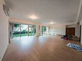 尊貴地段-罕有出租 臨海地下複式戶 特大四房 大花園 連車位