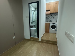 一房一廳間隔,有部分傢私電器,有窗,獨立衛浴,有大閘,旺市區內,歡迎約睇