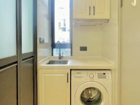 開放式，有部分傢私電器，獨立衛浴，幹濕分離，黃金地段，有平台，歡迎約睇