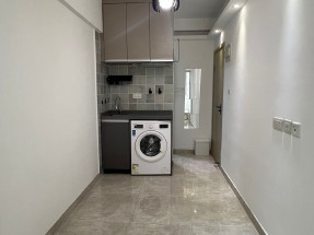 附近民生配套齊全 , 精緻靚裝 , 空間感足 , 約四分鐘到地鐵站 。