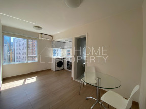 High floor, bright and airy, convenient location