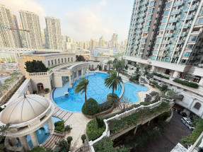 正對泳池景，朝東，安靜內園