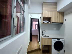 兩房一廳，有電梯，有基本傢私電器，裝修新靚，環境舒適，歡迎約睇