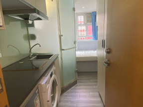 有基本傢私電器，開放式空間，林包入住，有窗和獨立衛浴，旺市區內，有電梯大閘保安，歡迎約睇