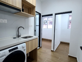 兩房一廳，有電梯，有基本傢私電器，裝修新靚，環境舒適，歡迎約睇