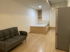 開放式間隔，有基本傢私電器，拎包入住，有電梯，大閘，保安