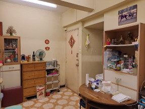 兩房一廳，有梗廚，全屋傢私電器，拎包入住，歡迎約睇