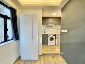 開放式，有衣櫃，有梳化，黃金地點，歡迎約睇