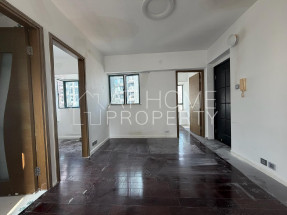 High floor, bright and airy, quiet loctaion