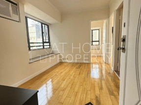 High floor, bright and airy, convenient location