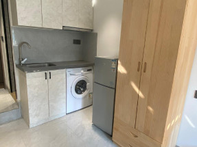 開放式，裝修雅緻，有部分傢私電器，有大閘，電梯，保安，乾濕分離衛浴，街窗，歡迎約睇