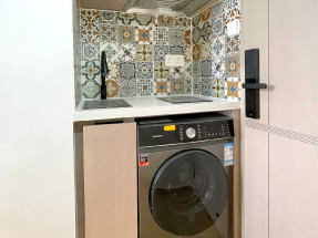 開放式，有部分傢私電器，拎包入住，有24小時CCTV，有大閘，電梯，保安，歡迎約睇