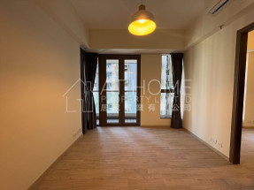 Quiet location, open kitchen, nice deco