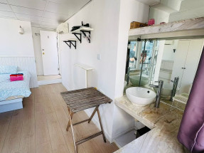 有全屋傢私電器，有露台，風景靚，拎包入住，包水電wifi，時代廣場對面，黃金地段