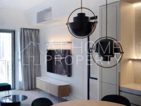 Designer deco, furnished, convenient location