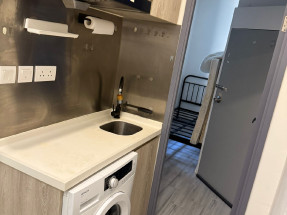 唐4樓 一房一廳間隔，有基本家私電器，黃金地段，街景窗，歡迎約睇