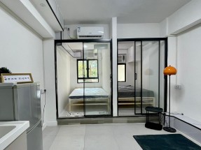 兩房一廳，裝修雅緻，街窗，有基本傢私電器，拎包入住，有大閘保安電梯，歡迎約睇