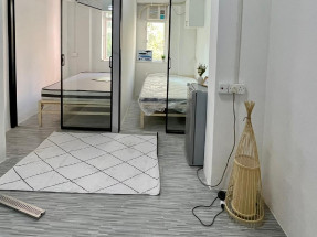 兩房一廳，裝修雅緻，街窗，有基本傢私電器，拎包入住，有大閘保安電梯，歡迎約睇