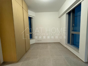 Quiet location, built-in closet, low age building