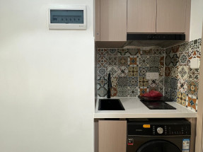 開放式間隔，即熱式水爐 ，電磁爐 ，干濕一體式洗衣機 ，抽油煙機  雪櫃 ，床墊 ，拎包入住，歡迎咨詢