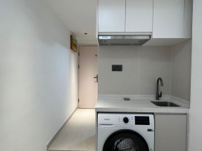 開放式有部分傢私電器，有窗光猛通風，旺市區內生活便利，歡迎約睇