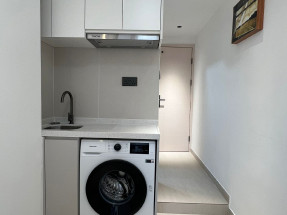 開放式有部分傢私電器，有窗光猛通風，旺市區內生活便利，歡迎約睇